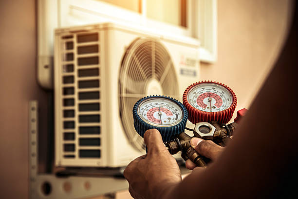 Professional Hvac technician working in Oconomowoc, WI